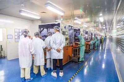 業績向好，股價卻下跌，新消費“第一股”們怎么了？